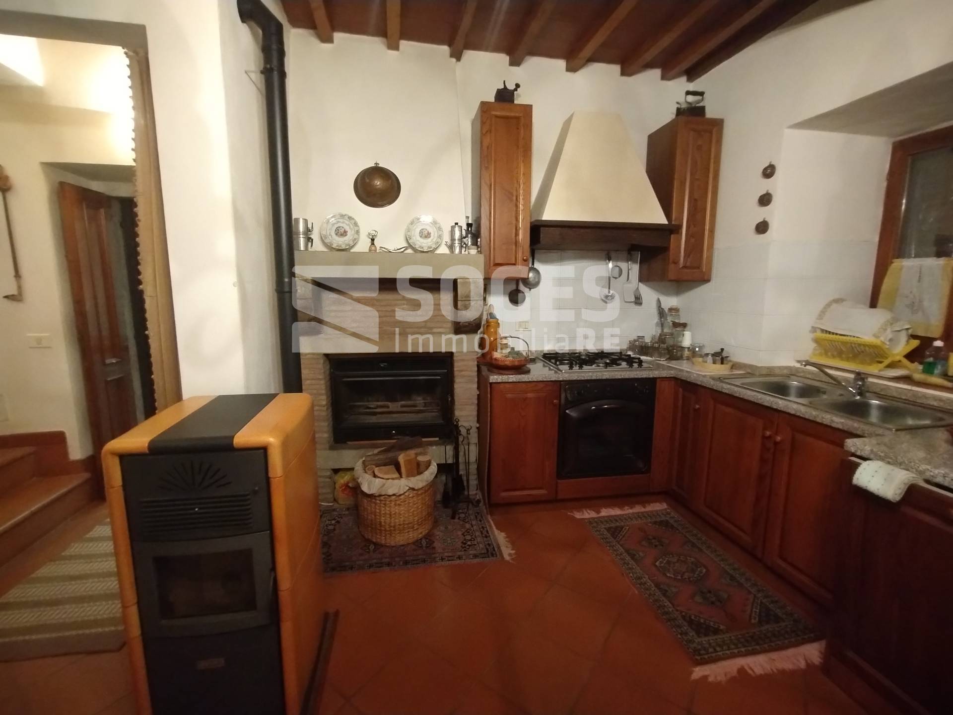 Porzione di casa in vendita a Londa, Fornace