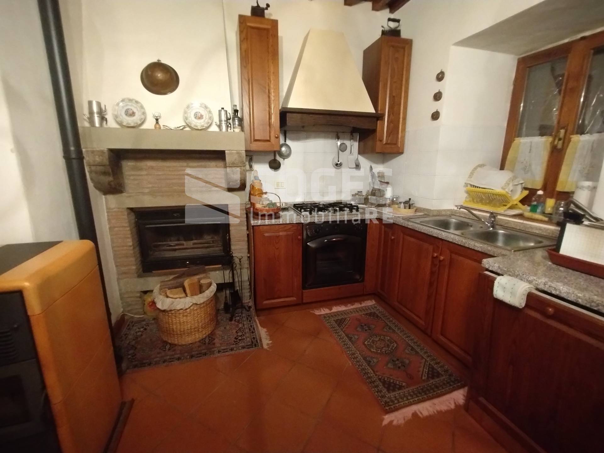 Porzione di casa in vendita a Londa, Fornace