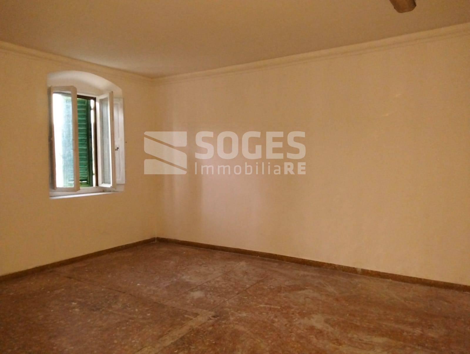 Locale commerciale in affitto a Pontassieve, Borgo