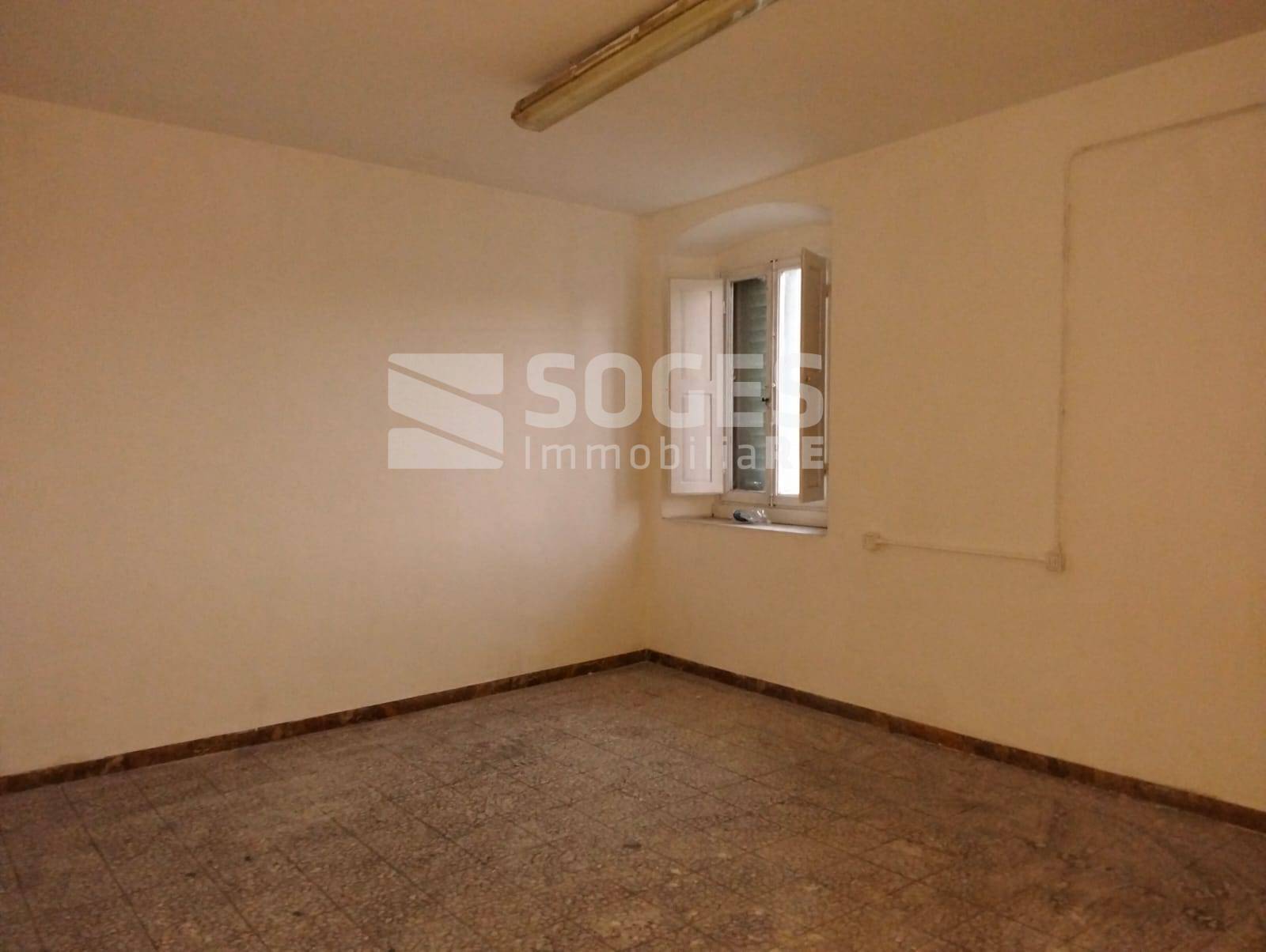 Locale commerciale in affitto a Pontassieve, Borgo