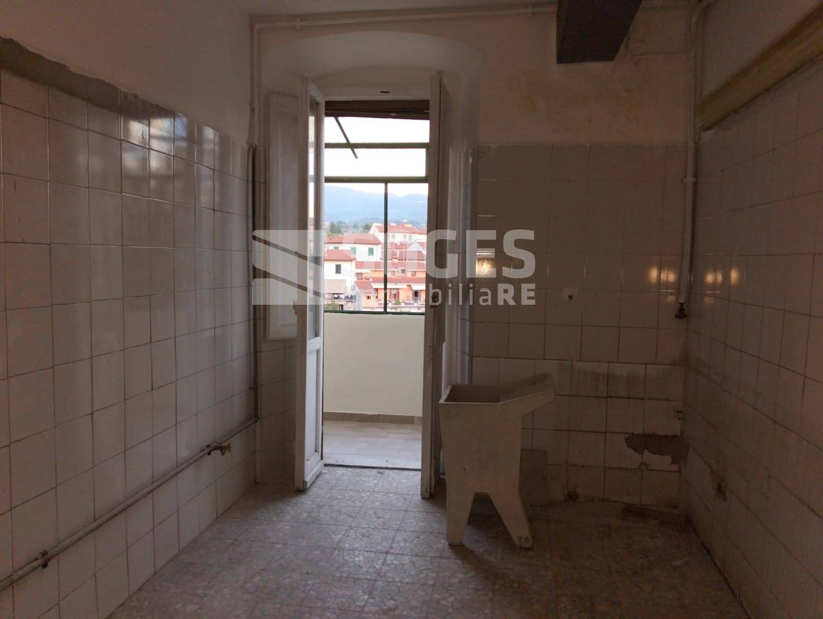 Locale commerciale in affitto a Pontassieve, Borgo