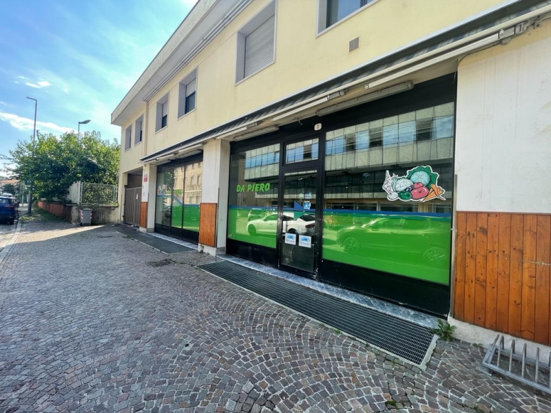 Locale commerciale in affitto a Udine