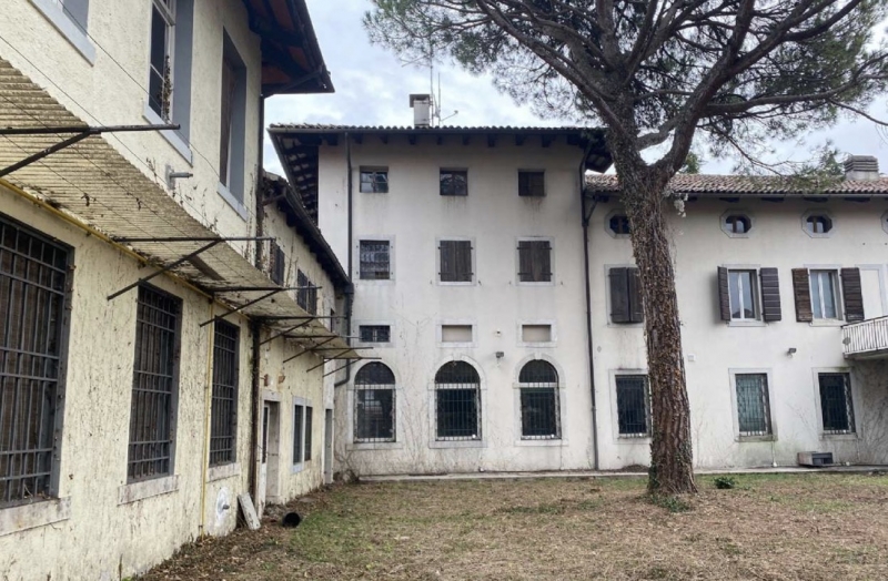 Stabile/Palazzo con giardino a Martignacco