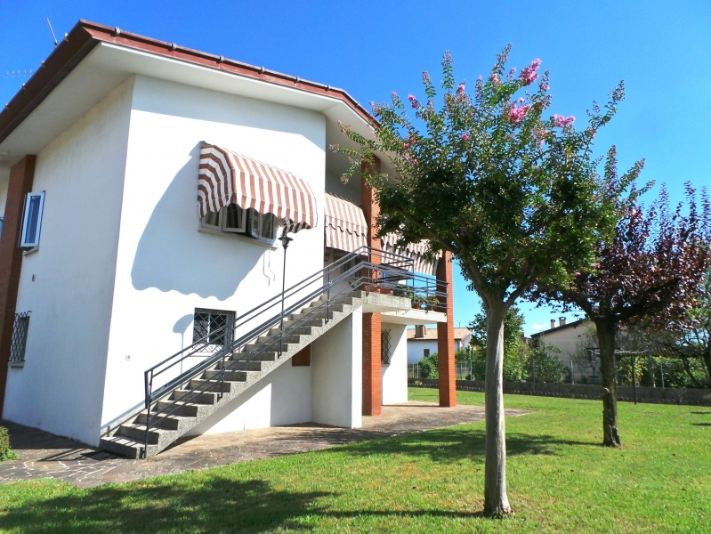 Casa indipendente con giardino a Pasian di Prato