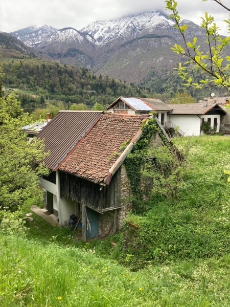 Magazzino con giardino a Arta Terme