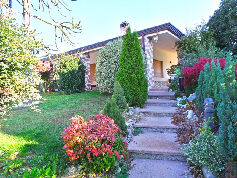 Villa arredata in affitto a Tavagnacco