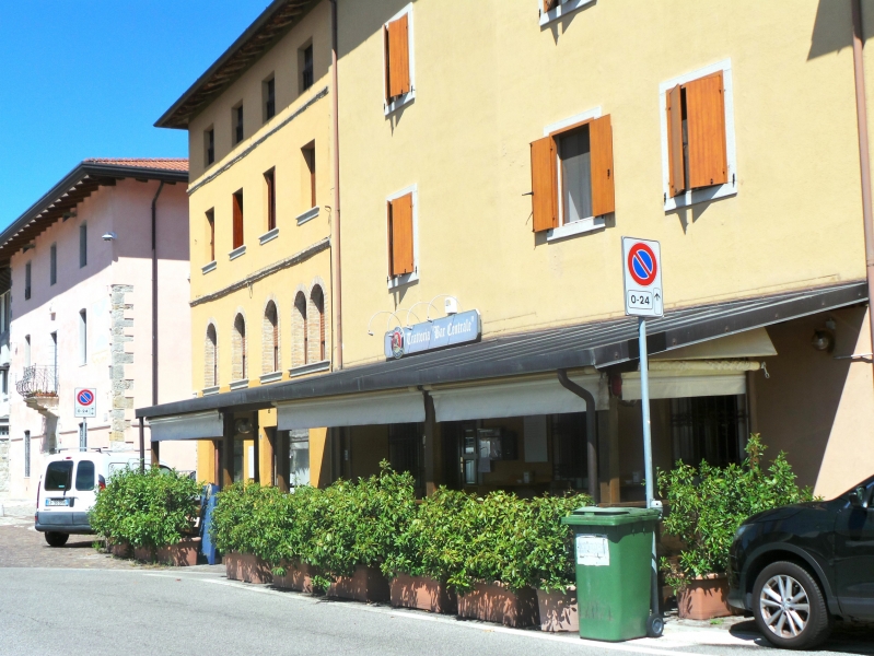 Locale commerciale classe A4 a Cassacco