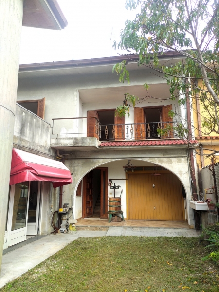 Casa indipendente con giardino a Buia