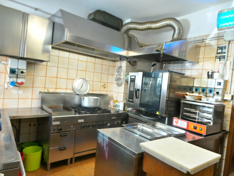 Locale commerciale classe A4 a Cassacco