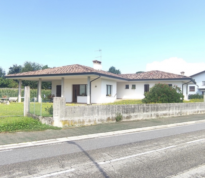 Villa con giardino a Tavagnacco