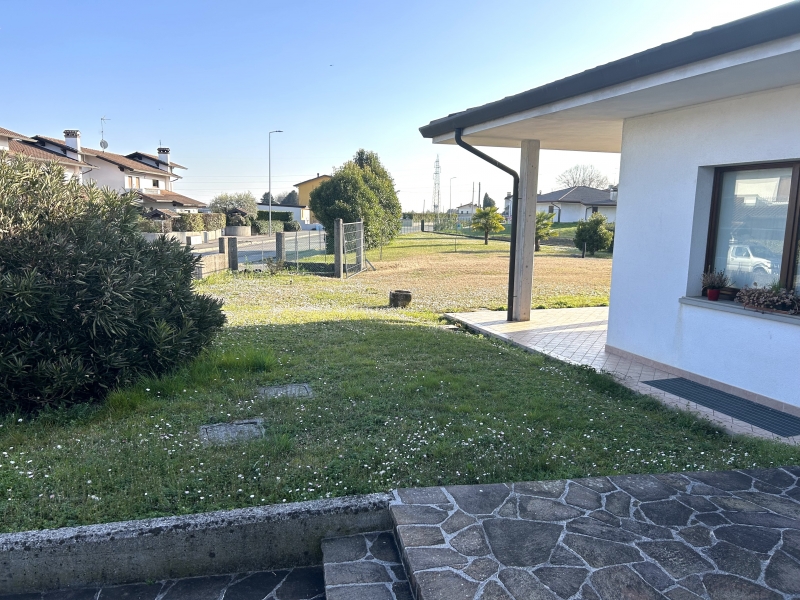 Villa con giardino a Tavagnacco