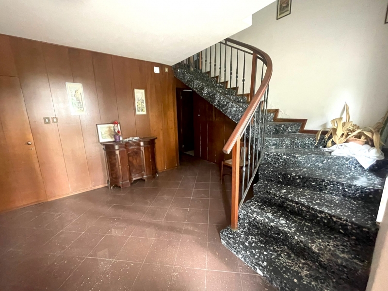 Capannone con giardino a Cassacco