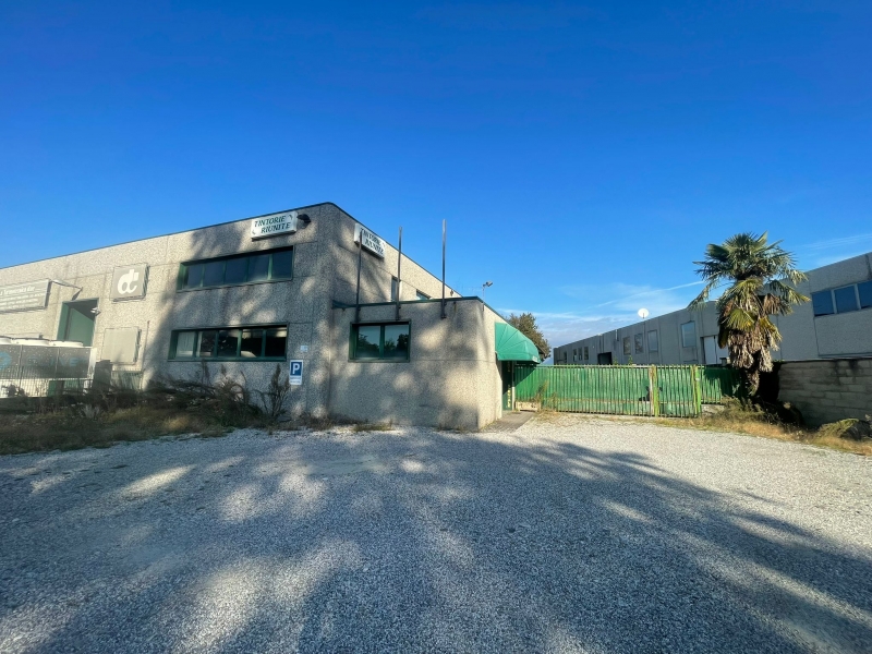 Capannone in vendita a Udine