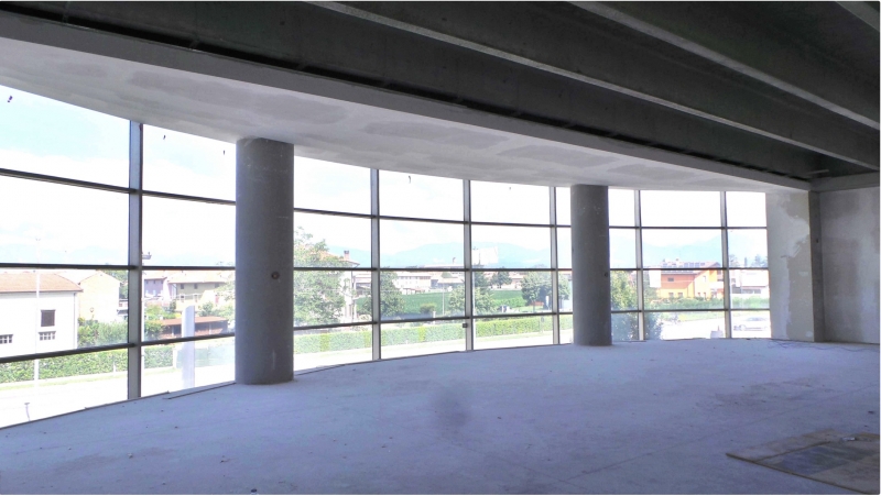 Locale commerciale in affitto a Dignano