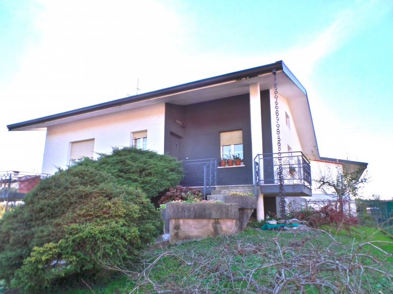 Villa con giardino a Tavagnacco