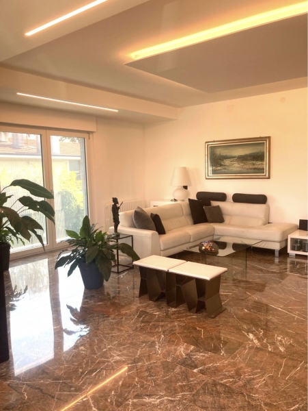 Capannone con terrazzo a Tricesimo