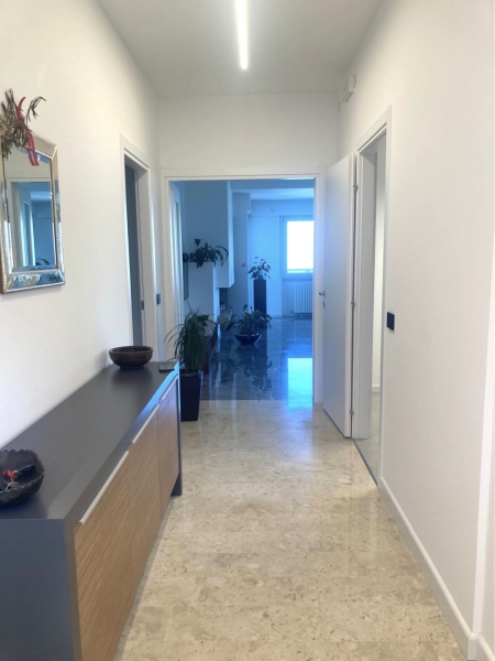 Capannone con terrazzo a Tricesimo