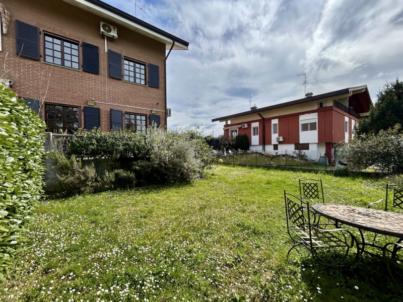 Villa con giardino a Udine