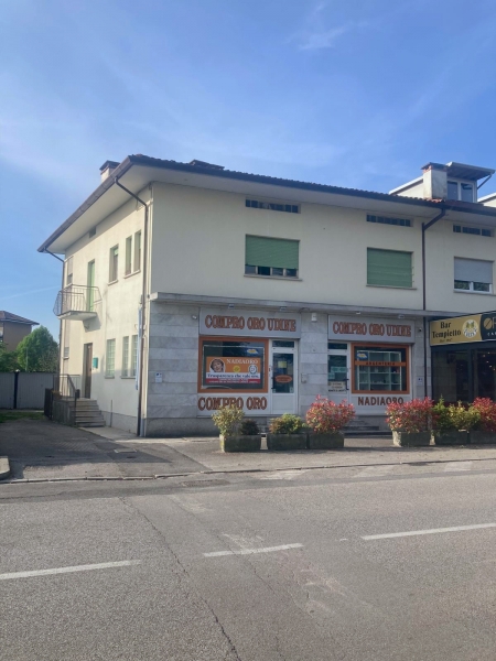 Stabile/Palazzo con giardino a Udine