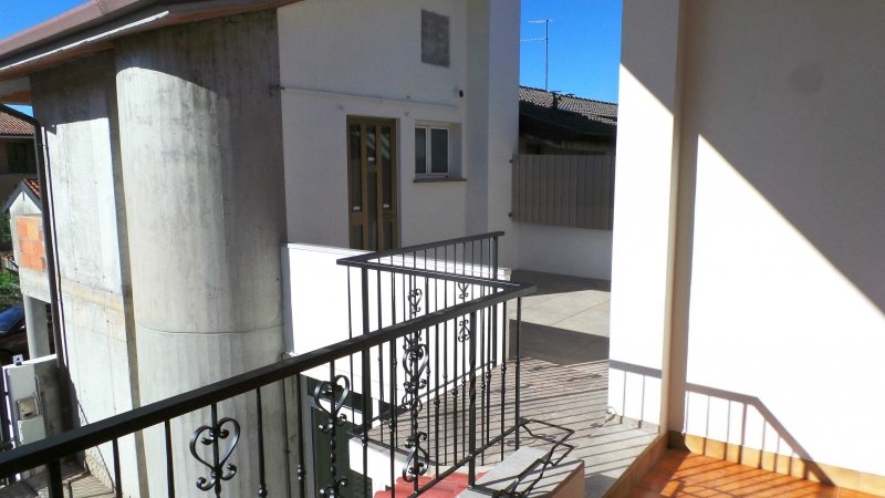 Casa indipendente arredata in affitto a Buia