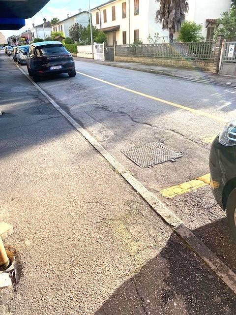 Locale commerciale in vendita a Ferrara, Pontelagoscuro