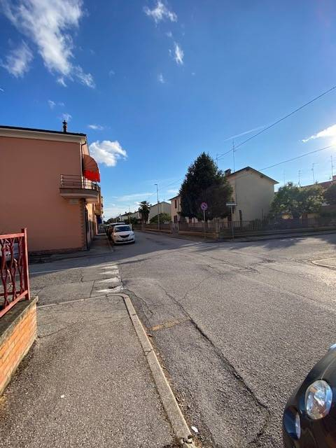 Locale commerciale in vendita a Ferrara, Pontelagoscuro