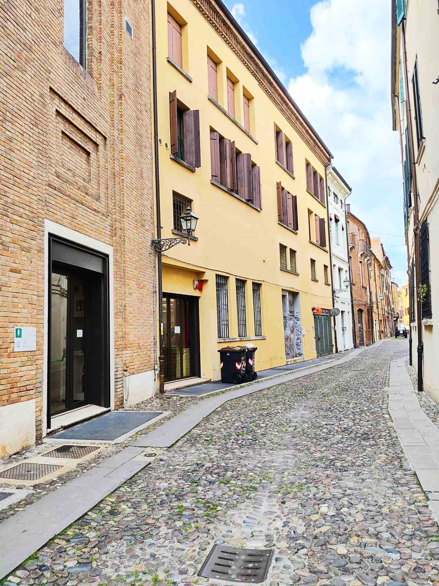 Quadrilocale con terrazzo, Ferrara centro storico
