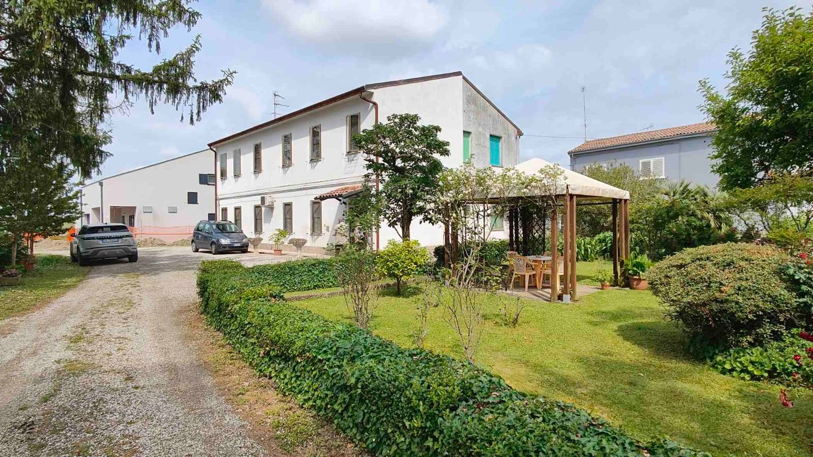 villa bifamiliare in vendita a Ferrara, Francolino