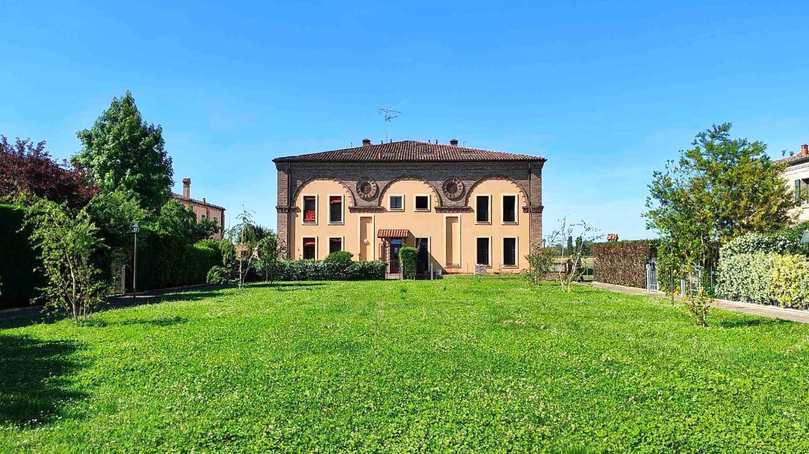 villa bifamiliare in vendita a Ferrara, Porotto-Cassana