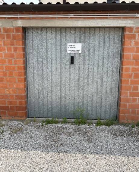 Box o garage in vendita a Ferrara, Via Bologna