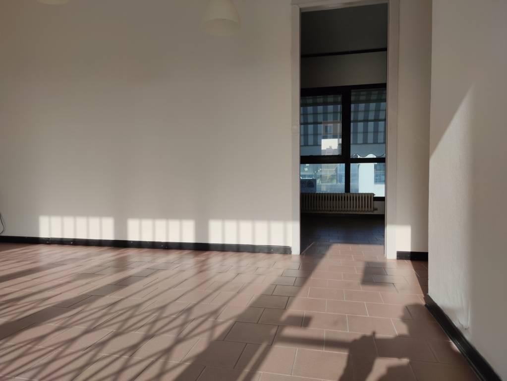 Locale commerciale in vendita a Ferrara, Via Bologna