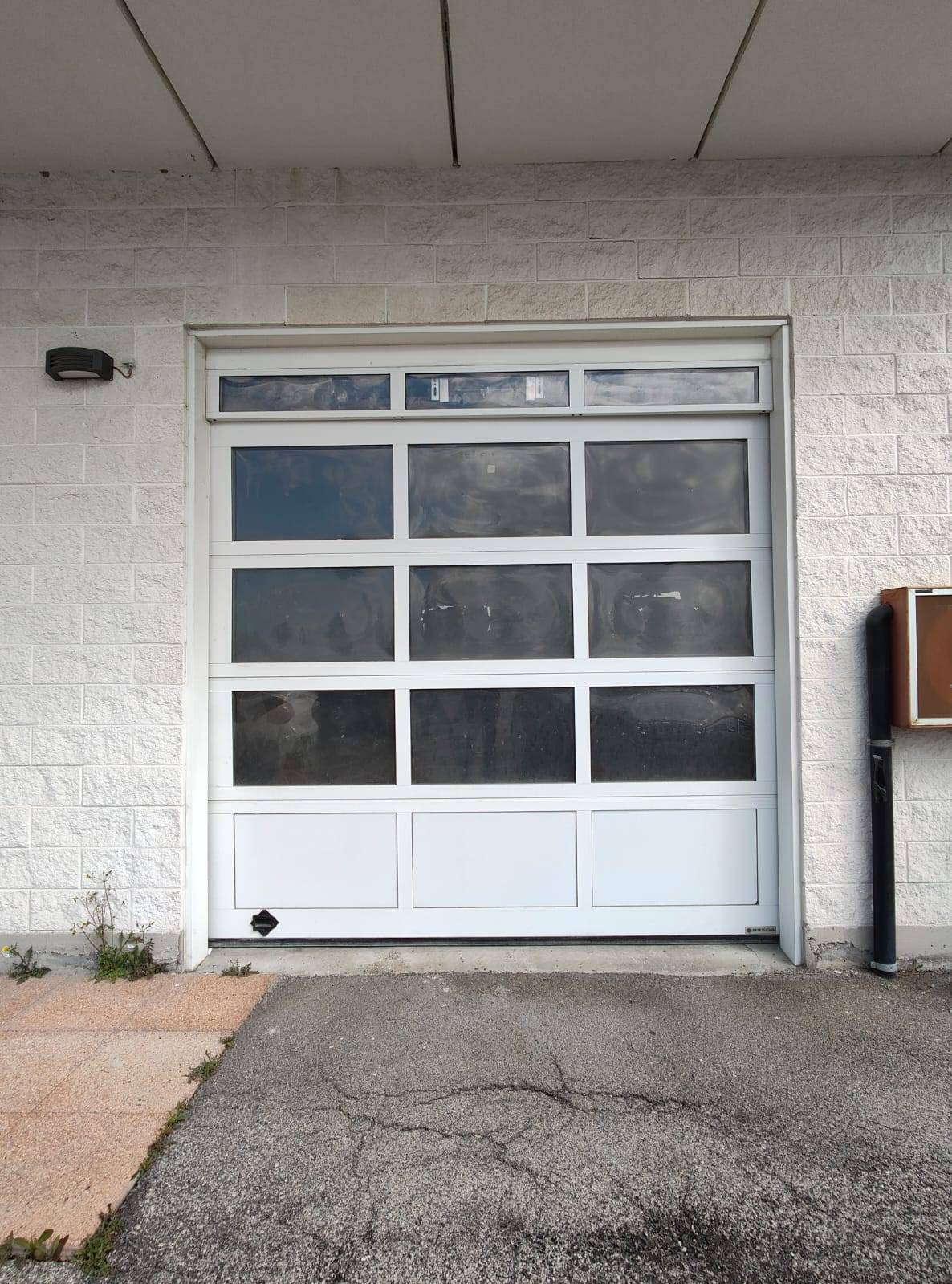 Locale commerciale in vendita a Ferrara, Via Modena