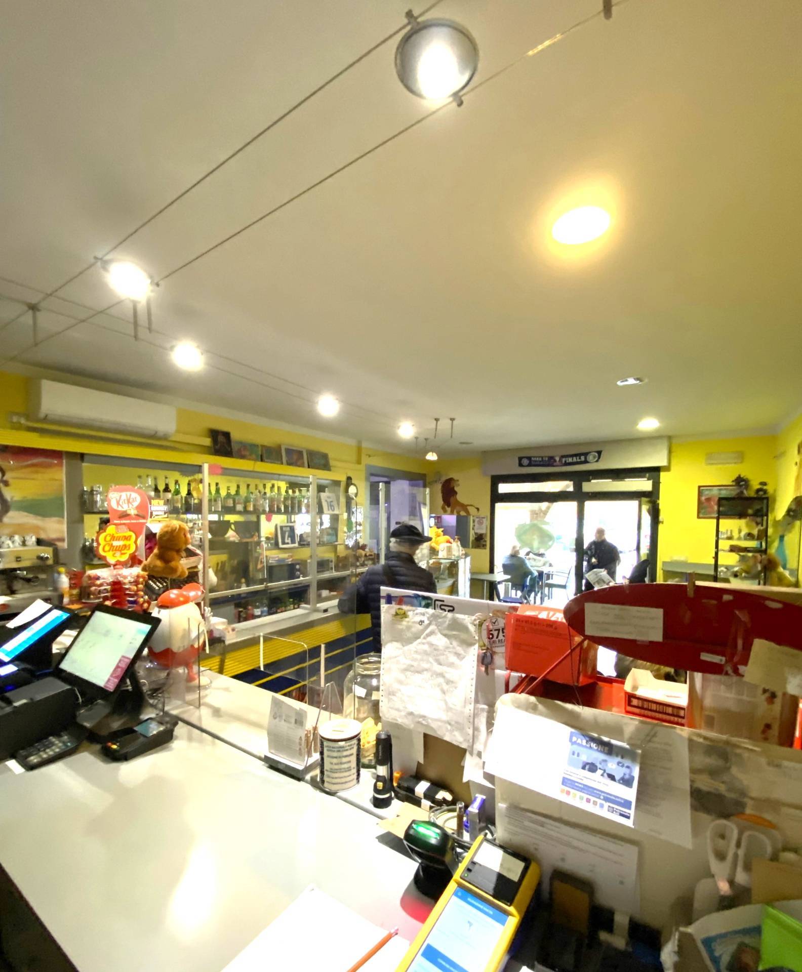 Locale commerciale in vendita a Ferrara, San Martino