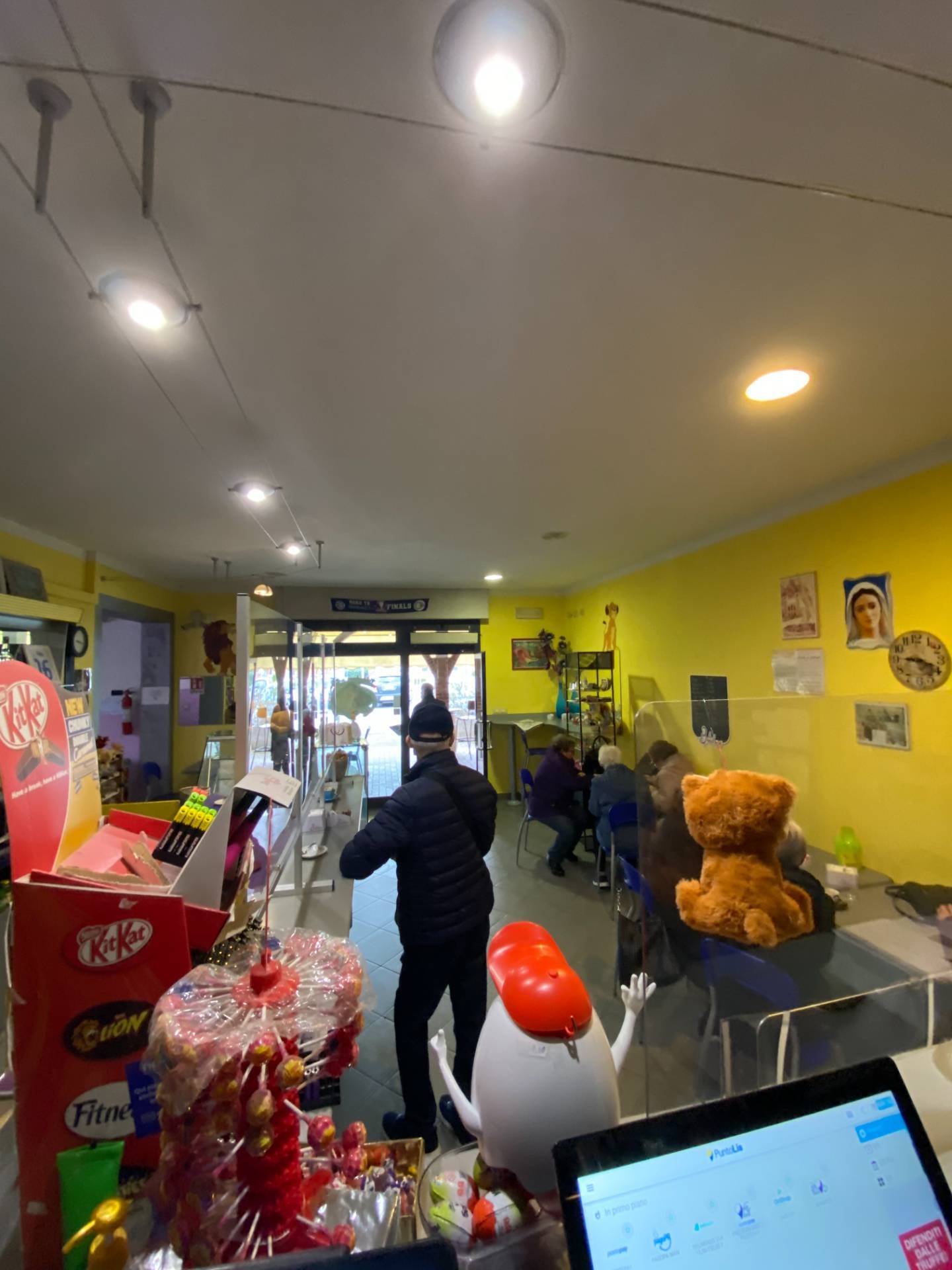 Locale commerciale in vendita a Ferrara, San Martino