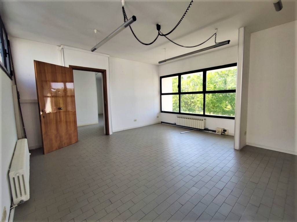 Studio/Ufficio in vendita a Ferrara, Via Bologna