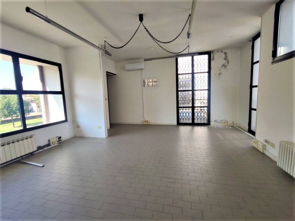 Studio/Ufficio in vendita a Ferrara, Via Bologna