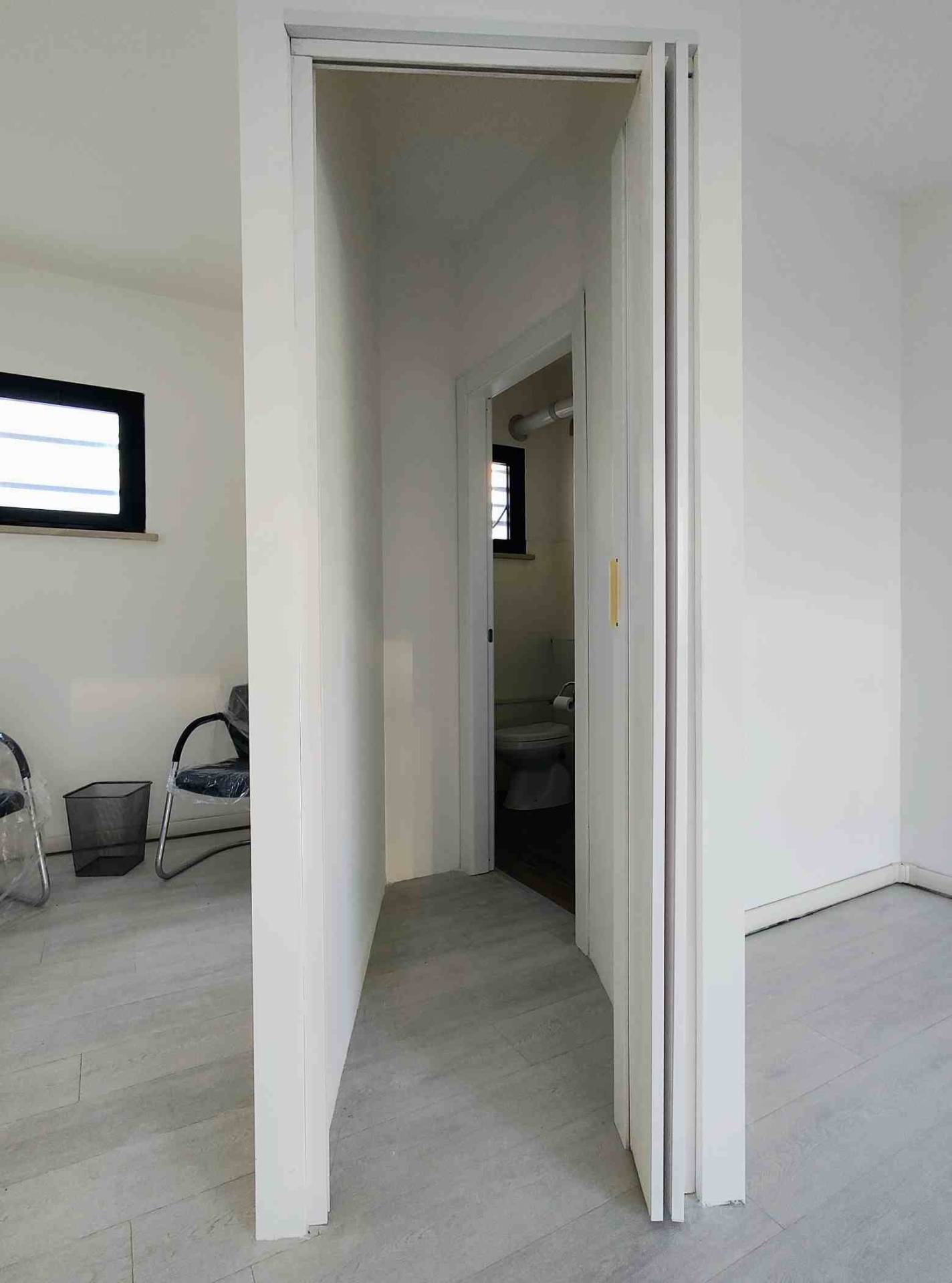 Locale commerciale in vendita a Ferrara, Via Bologna