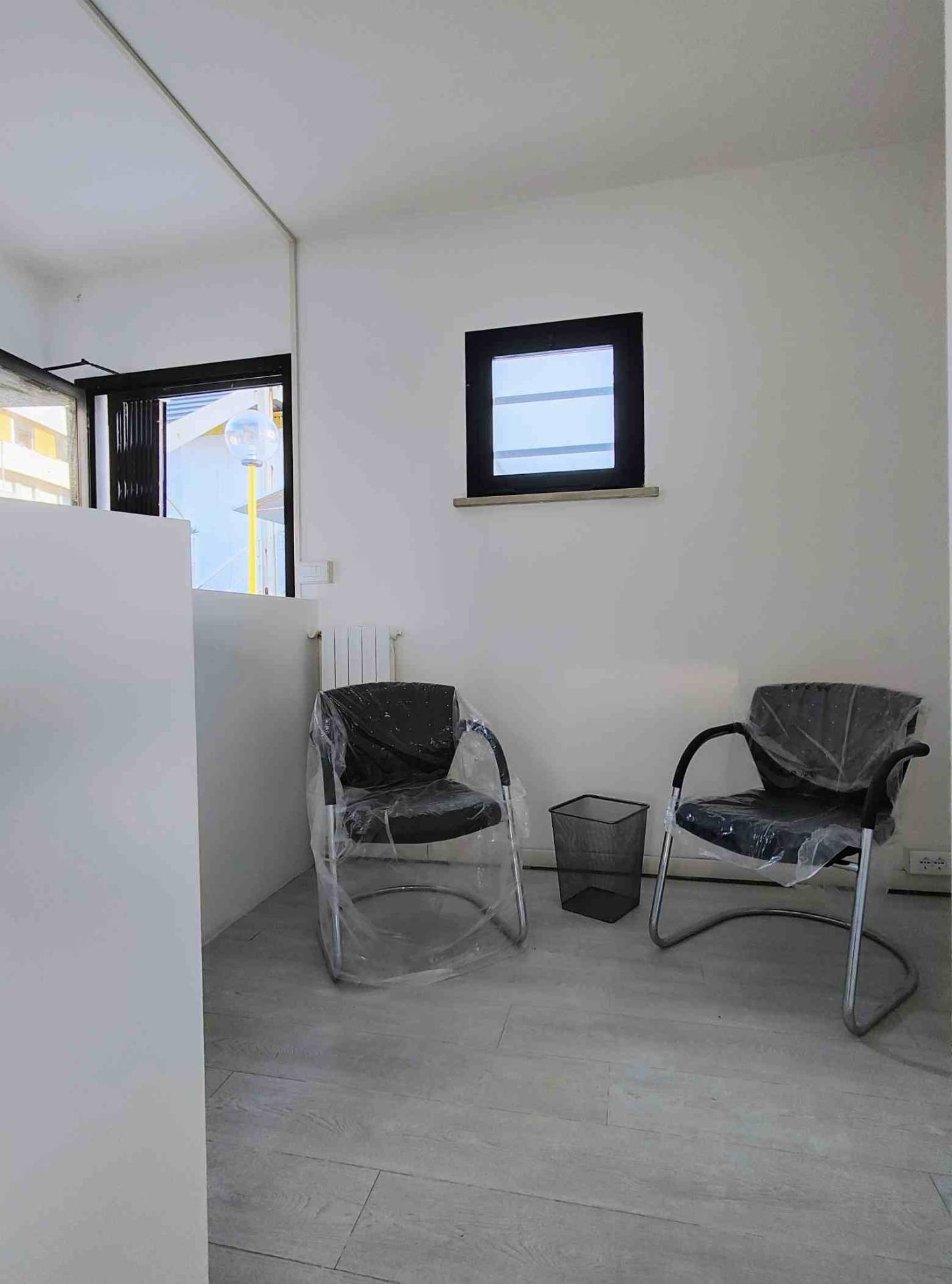 Locale commerciale in vendita a Ferrara, Via Bologna