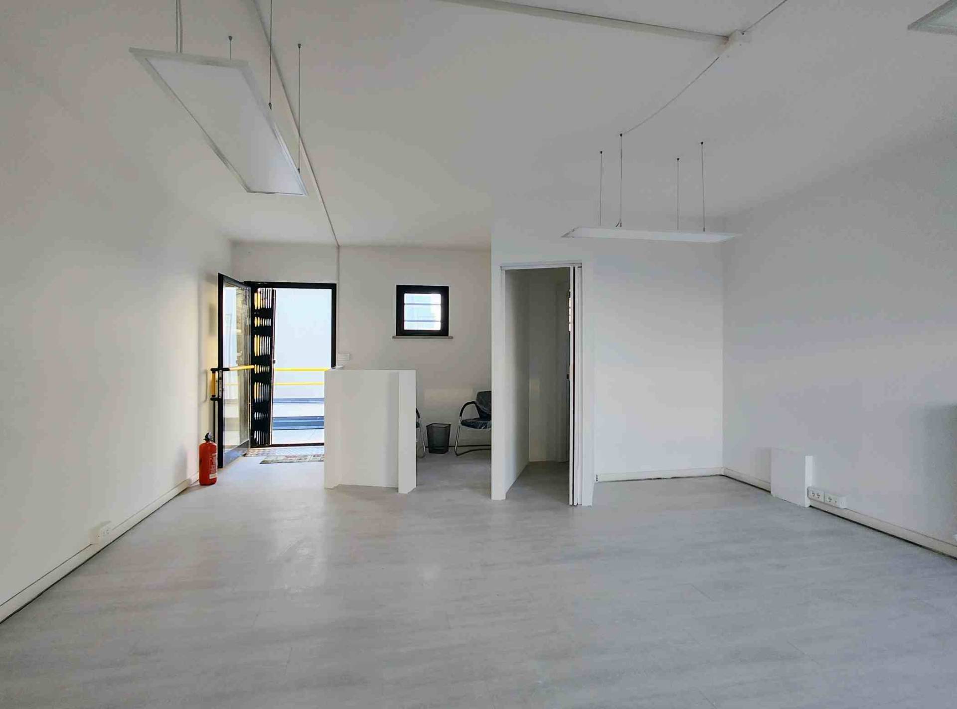 Locale commerciale in vendita a Ferrara, Via Bologna