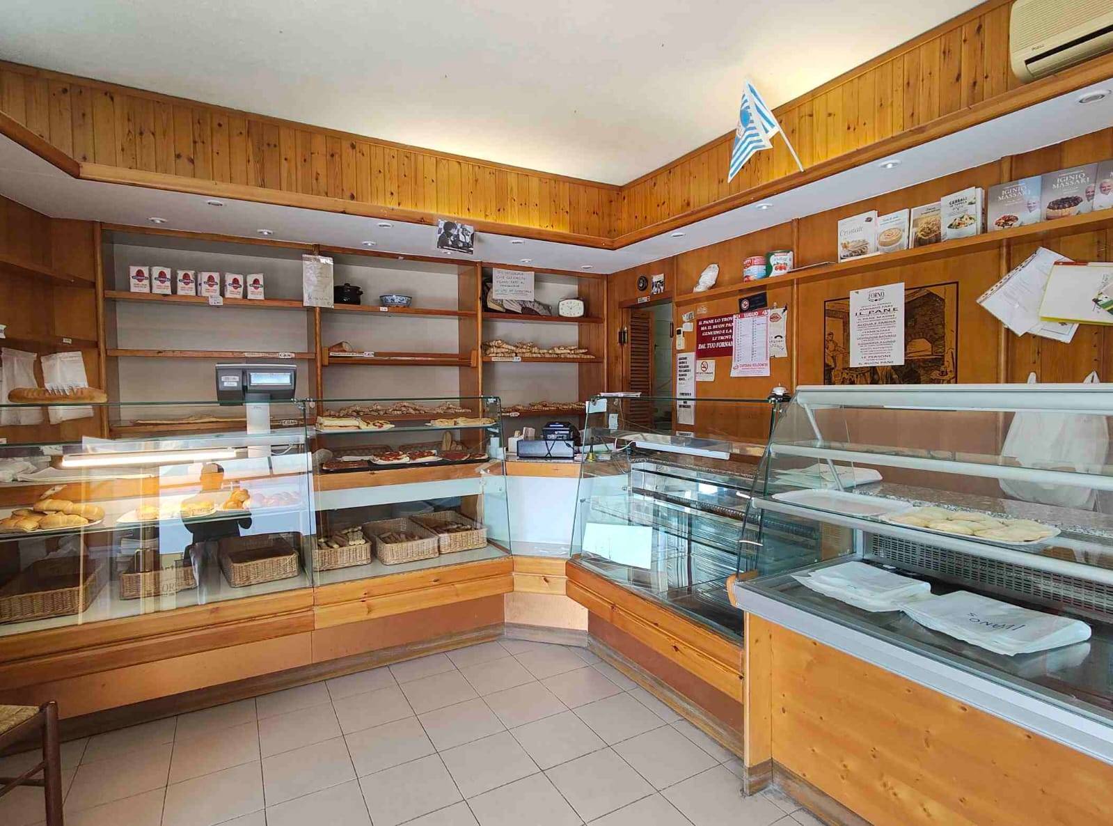 Locale commerciale in vendita a Ferrara, San Martino