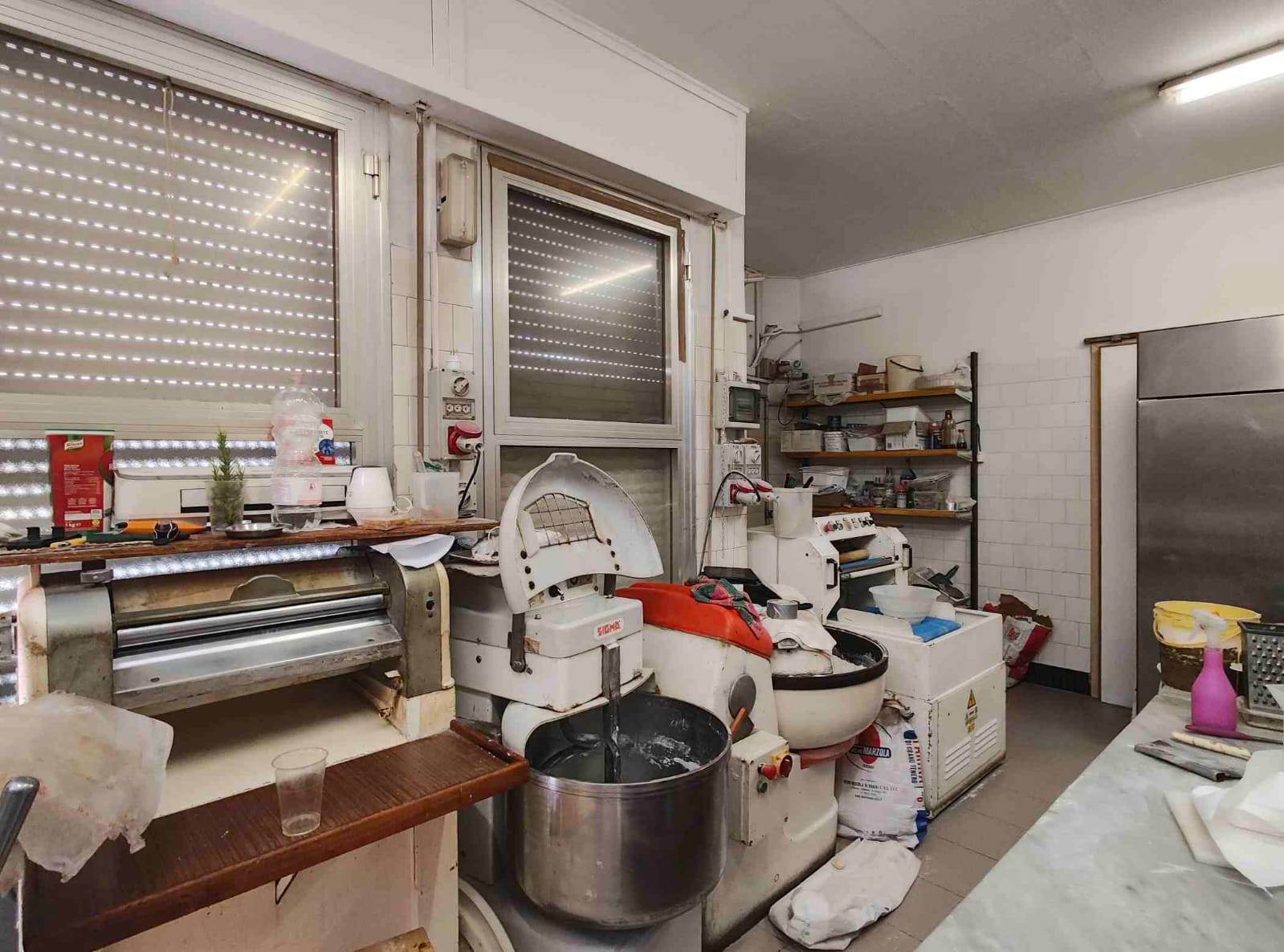 Locale commerciale in vendita a Ferrara, San Martino