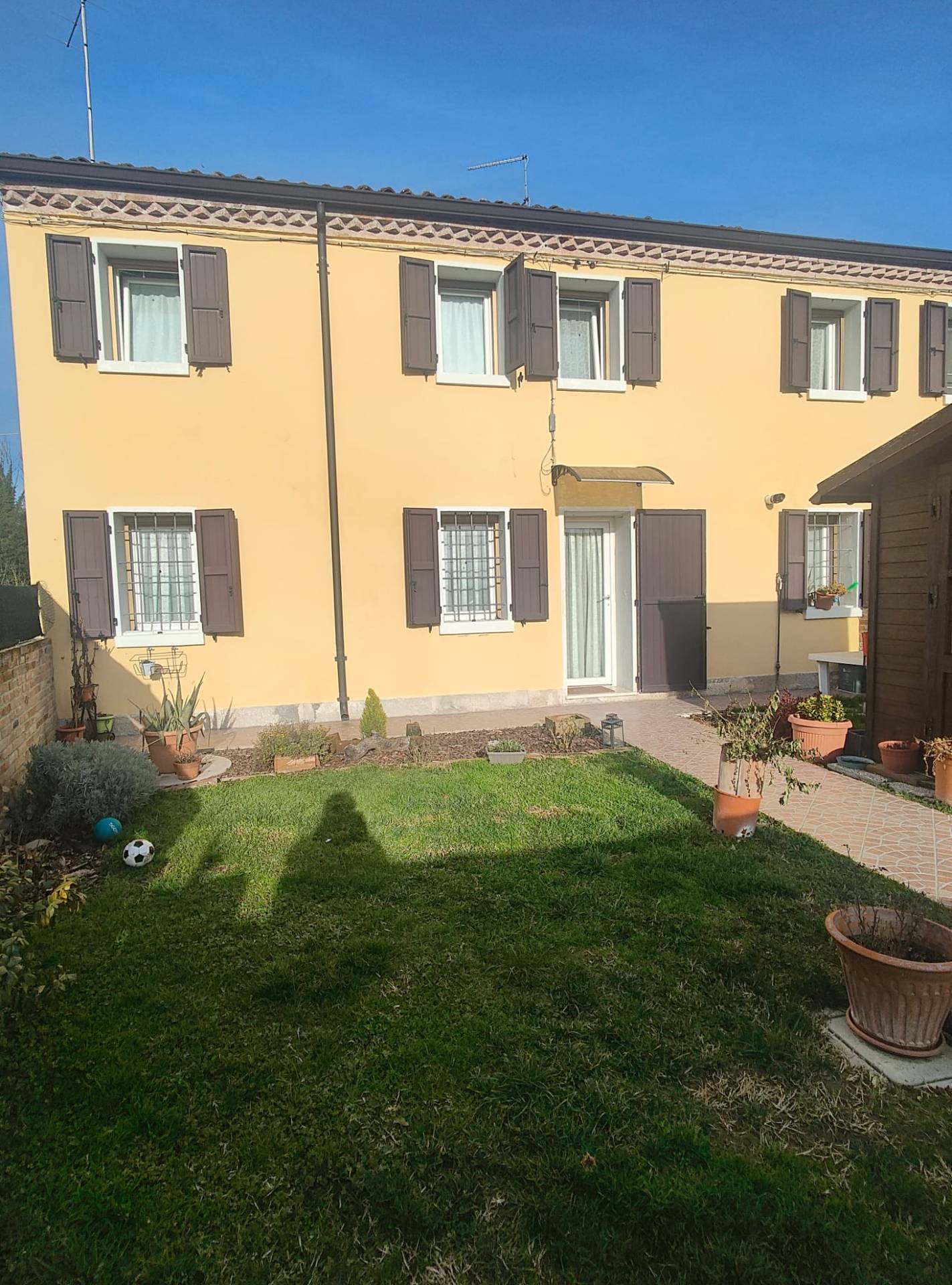 villa bifamiliare in vendita a Ferrara, San Martino