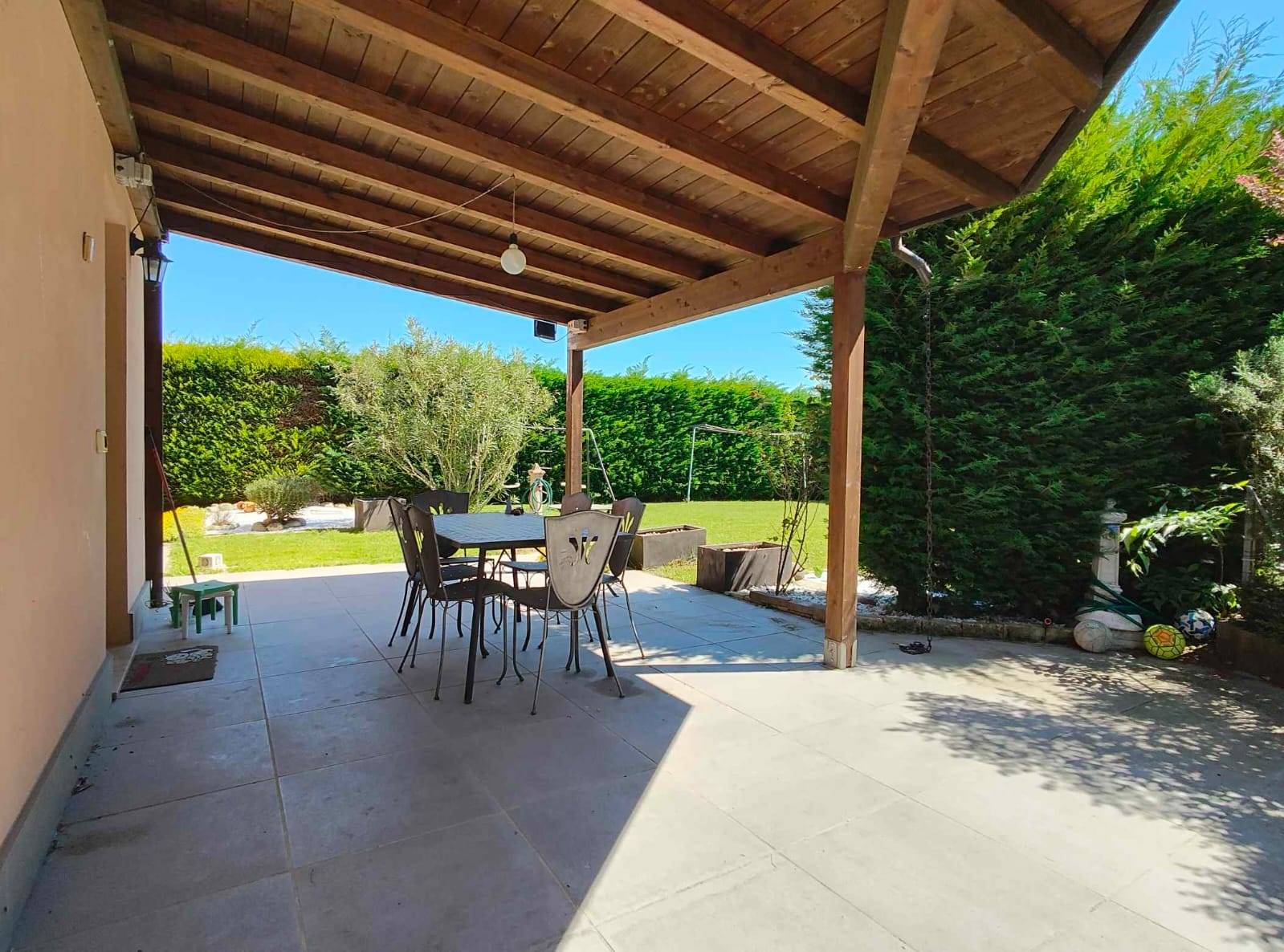 villa bifamiliare in vendita a Ferrara, Corlo