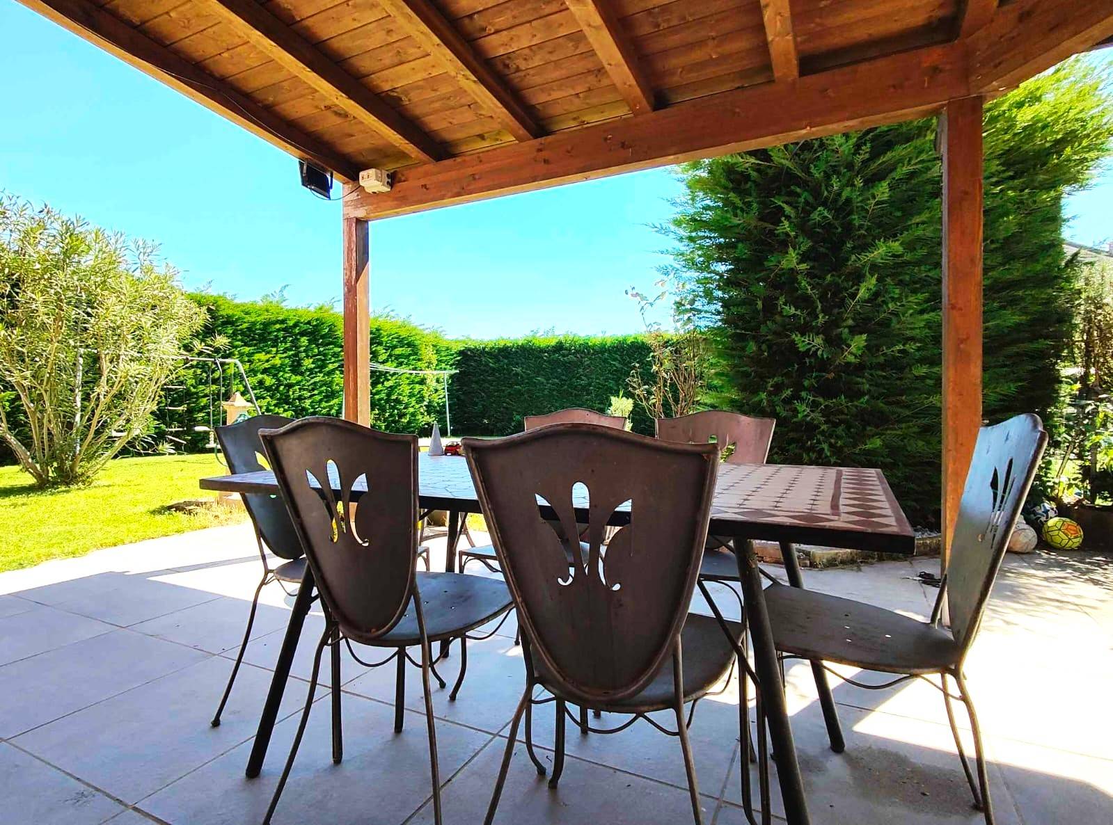 villa bifamiliare in vendita a Ferrara, Corlo