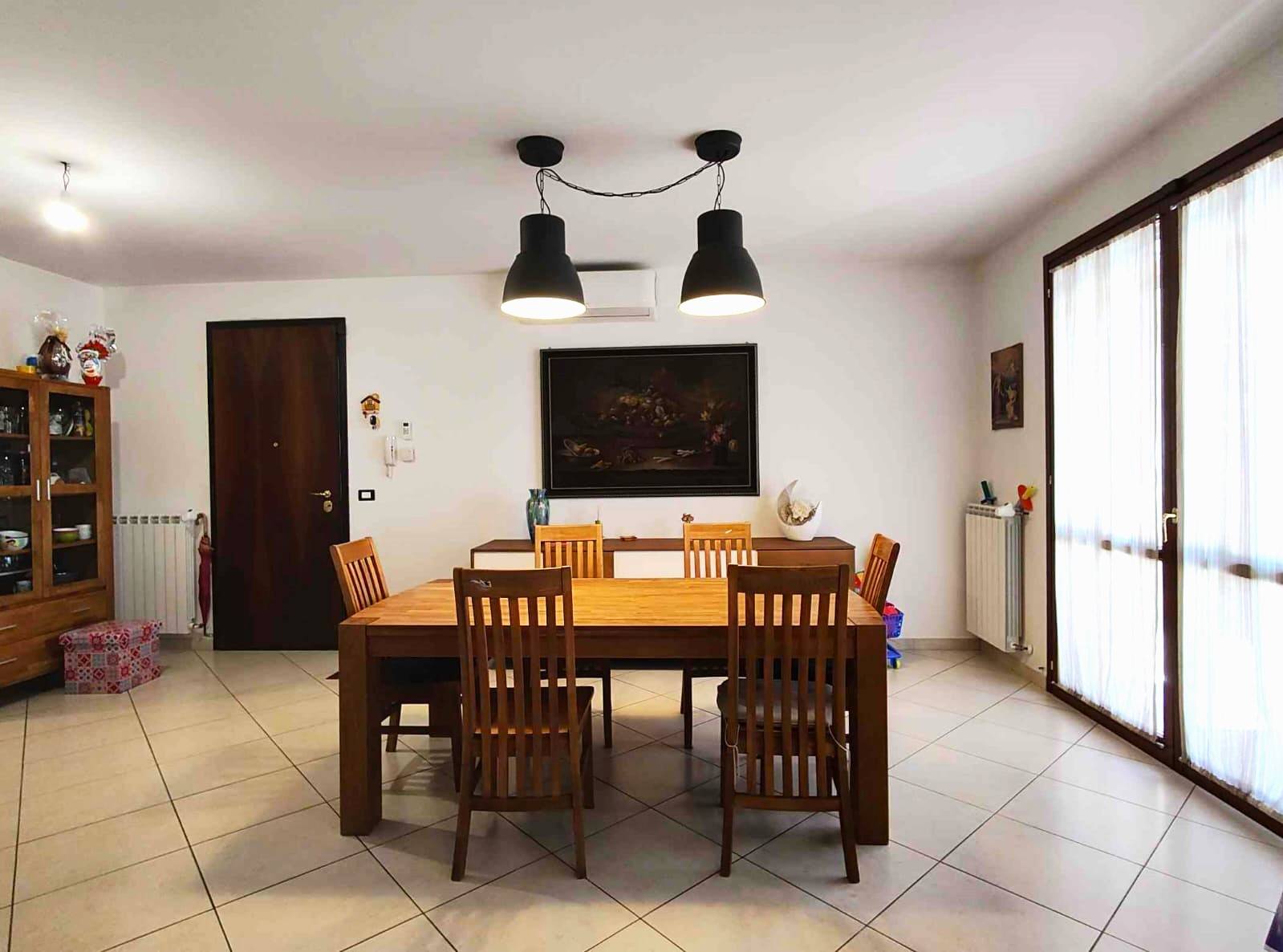 villa bifamiliare in vendita a Ferrara, Corlo