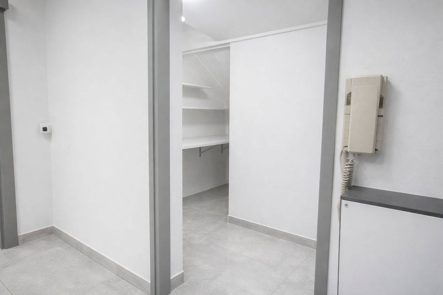 Locale commerciale in vendita a Ferrara, Pontelagoscuro