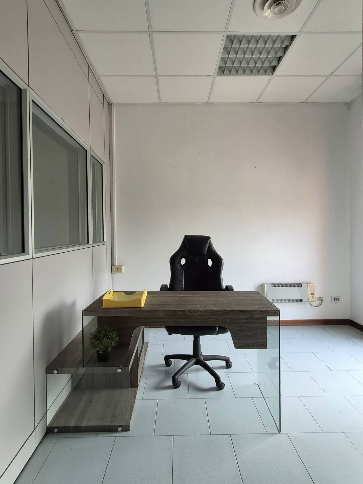 Locale commerciale in vendita a Ferrara, Via Bologna