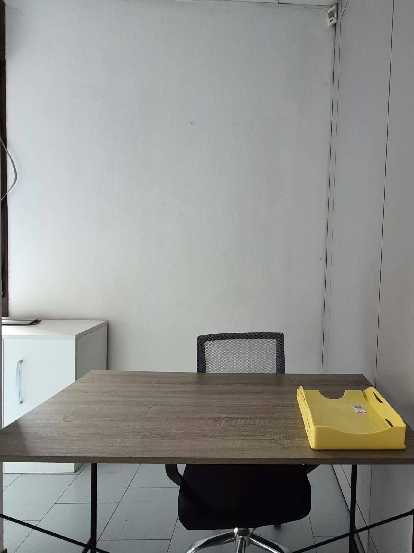 Locale commerciale in vendita a Ferrara, Via Bologna