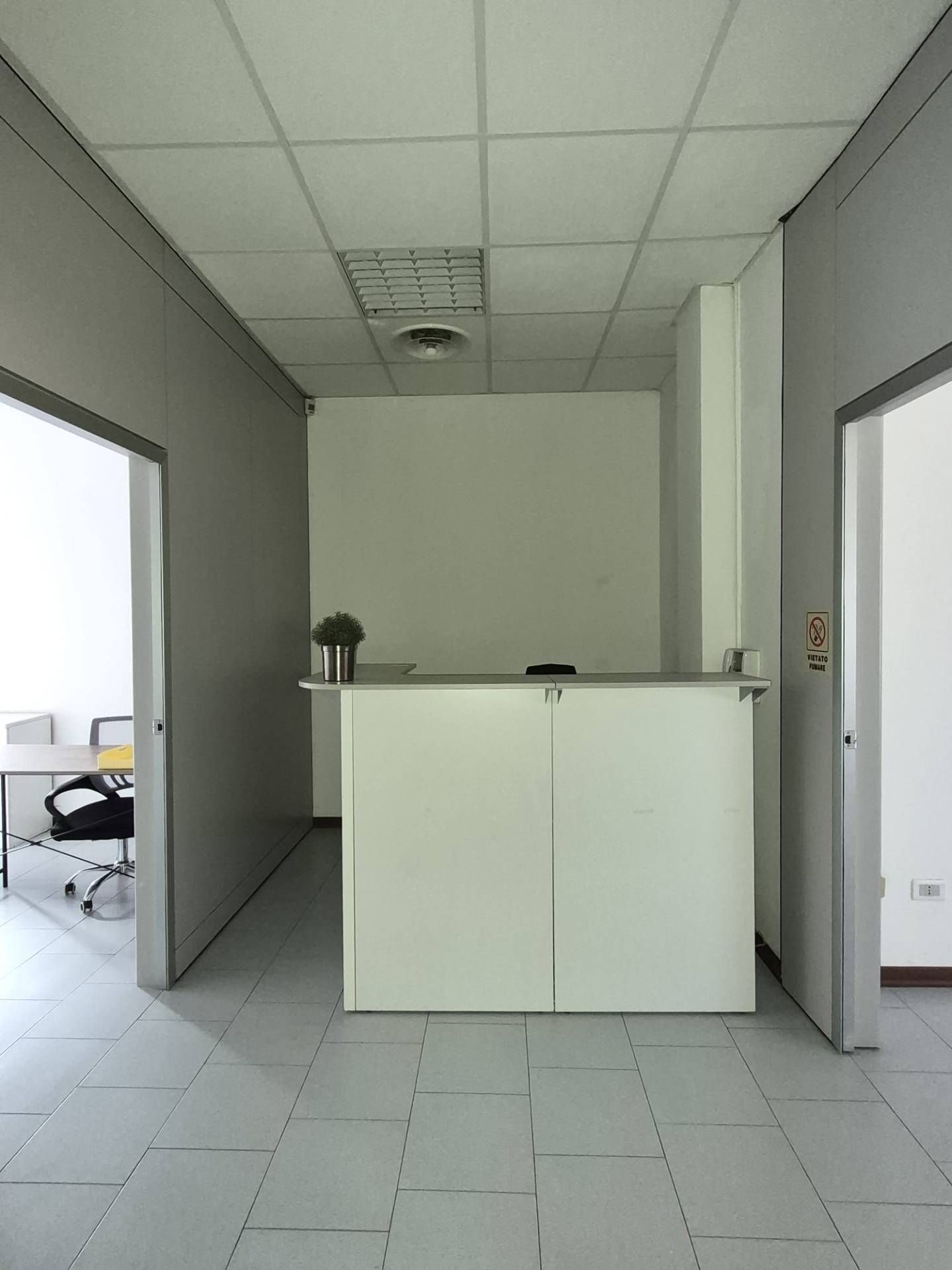 Locale commerciale in vendita a Ferrara, Via Bologna