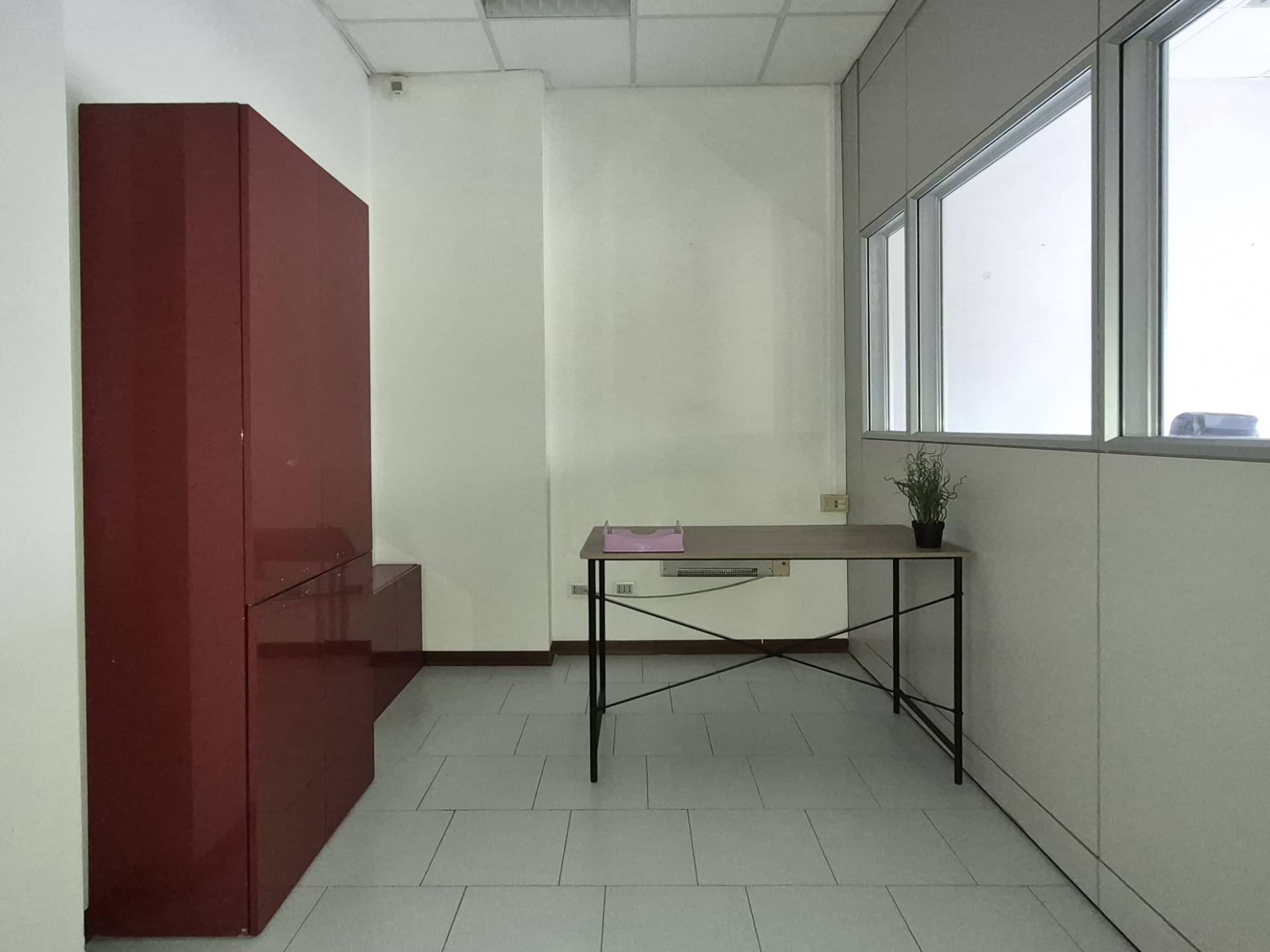 Locale commerciale in vendita a Ferrara, Via Bologna